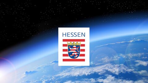 Profilbild "Hessen in Space" Hessen in Space - Blick auf die Erde aus dem Weltraum, im Vordergrund ist das Logo des Landes Hessen mit rot-weißen Streifen und einem Hessen-Löwen und dem Schriftzug Hessen dargestellt.