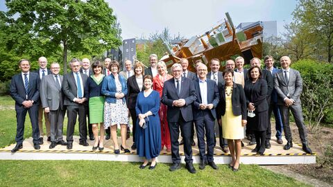 Ministerpräsident Bouffier und sein Kabinett