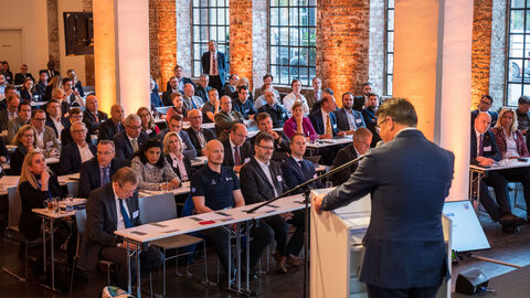 Rund 175 Raumfahrtakteure hatten sich zur Veranstaltung angemeldet. Rund 175 Raumfahrtakteure hatten sich zur Veranstaltung angemeldet.