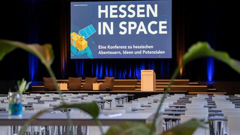 Blick in den Plenarbereich der Veranstaltung Veranstaltungräumlichkeit