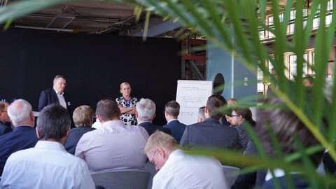 Workshop Raumfahrt-Kooperationen zwischen Wissenschaft und Wirtschaft in Hessen: best practice, Formate, Plattformen Workshop Raumfahrt-Kooperationen zwischen Wissenschaft und Wirtschaft in Hessen: best practice, Formate, Plattformen