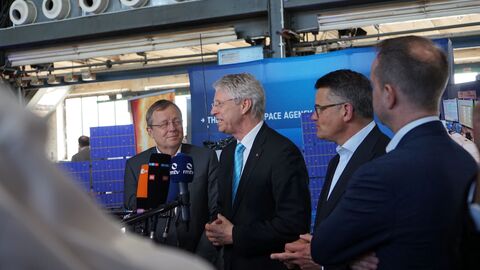 Herr Dr. Thomas Reiter im Pressegespräch Herr Dr. Thomas Reiter im Pressegespräch