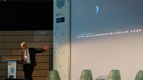 Herr Dr. Thomas Reiter W3+FAIR Herr Dr. Thomas Reiter bei seinem Vortrag auf der W3+FAIR in Wetzlar