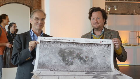 Lunar Resources Registry UG, Frankfurt am Main Ausstellerteam von Lunar Resources Registry UG