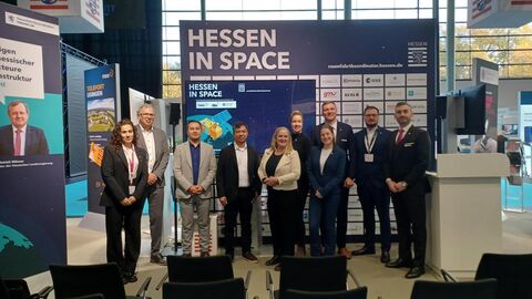 Gruppenbild der hessischen Akteure: MBS, dev, Geschäftsstelle des Hessischen Raumfahrtkoordinators, Harmonic Drive SE